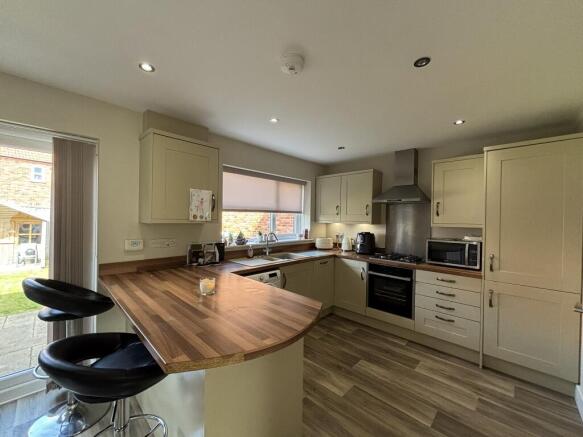 Spitfire Lane, Holton Le Clay, Grimsby, DN36 5FP photo 4