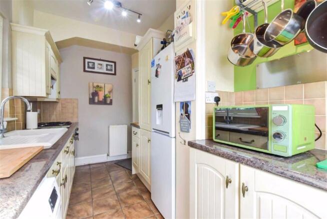 Kitchen (Alternative View)