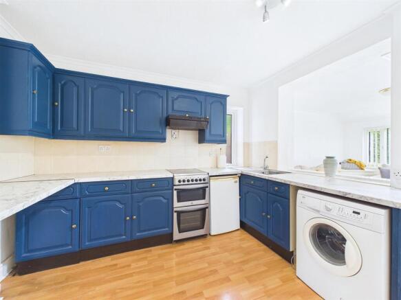 3 bed Semi-Detached for sale Image 2