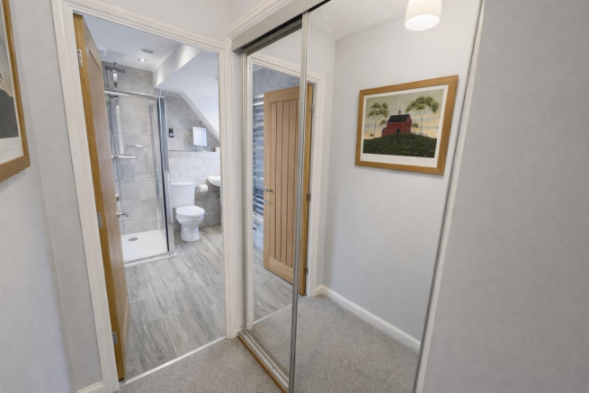 Dressing Area to Ensuite