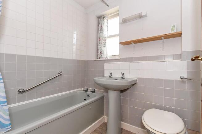 Clo-Bathroom.jpg