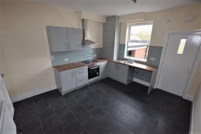 2 bed Terraced to rent Image 8