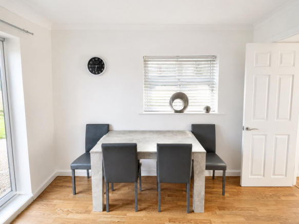 3 bed House for sale Image 4