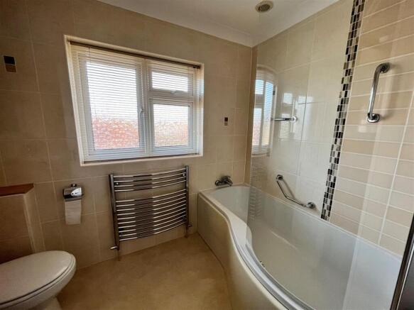 Bathroom 2.jpg