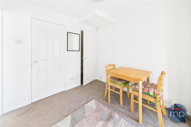 5 bed Link Detached House for sale Image 8