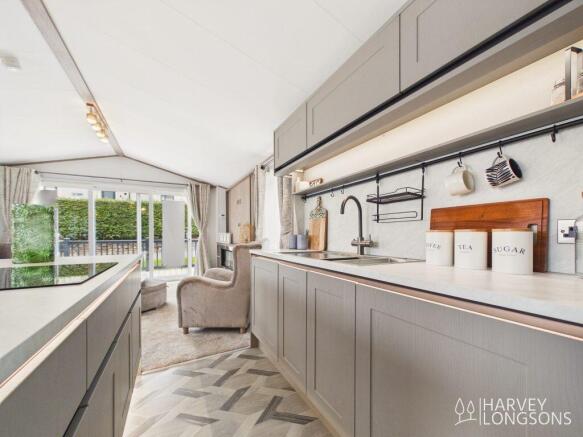 Willerby Vogue Classique Kitchen Island Plas Coch