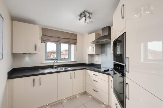 2 bed Flat for sale Image 5