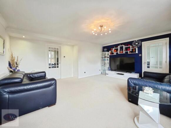 5 bed Detached for sale Image 8