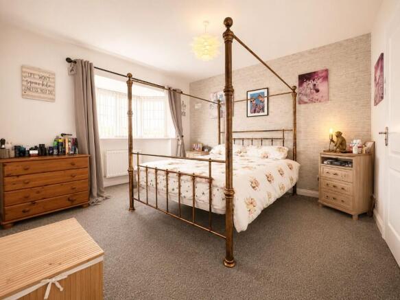 4 bed Detached for sale Image 6