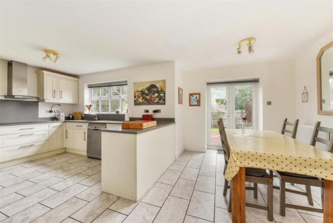 Ontario Way, Liphook, photo 2