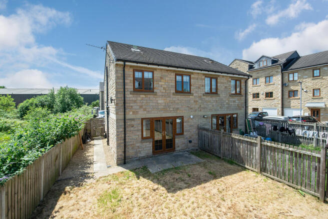 3 bed Semi-Detached to rent Image 10