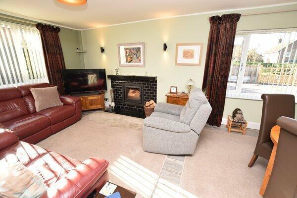 open plan lounge & dining room