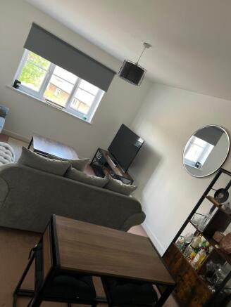 2 bed Apartment to rent Image 10
