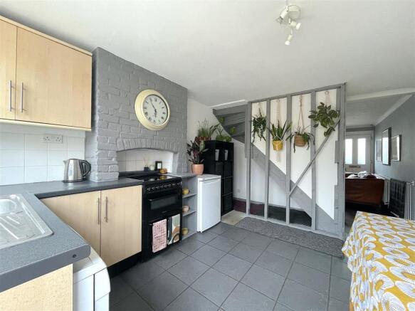 Kitchen (2).jpeg