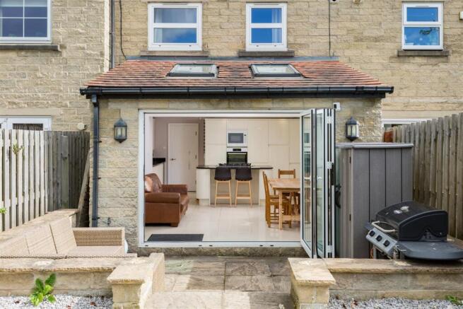 4 bed Town House for sale Image 10
