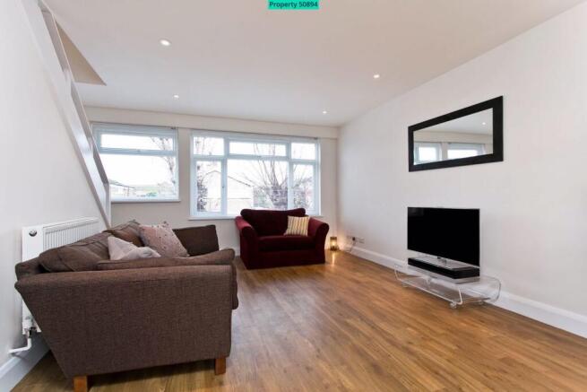 Open plan living room / kitchen
