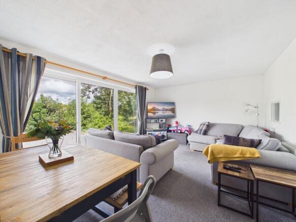 LIVING / DINING ROOM