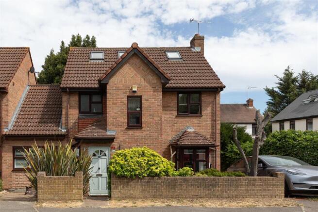 Avon Way, E18
