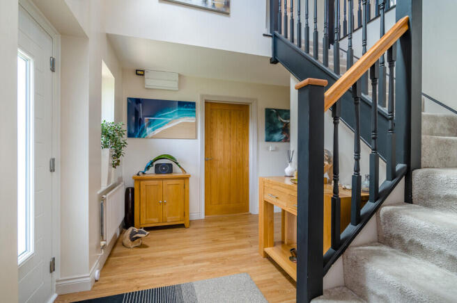 8707529-interior0...