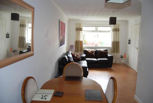 LOUNGE / DINING ROOM