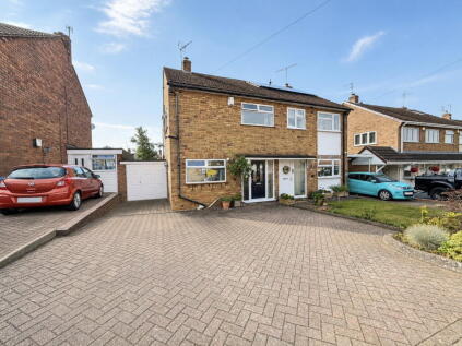 Newfield Drive, Kingswinford, DY6 8HY