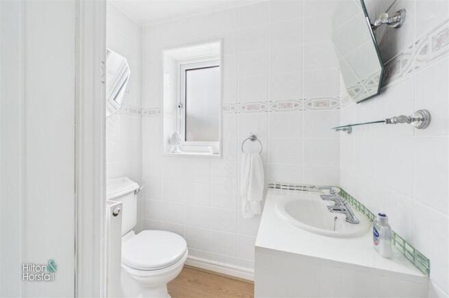 4 bed Detached for sale Image 11