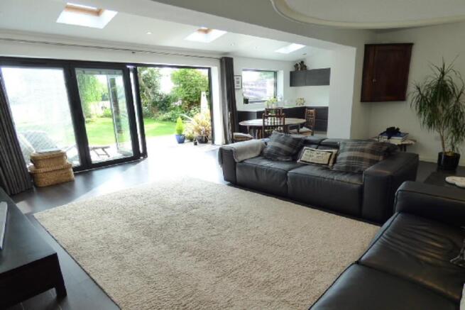 Lounge Dining Room 4