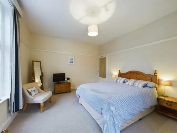 2 bed Flat for sale Image 8