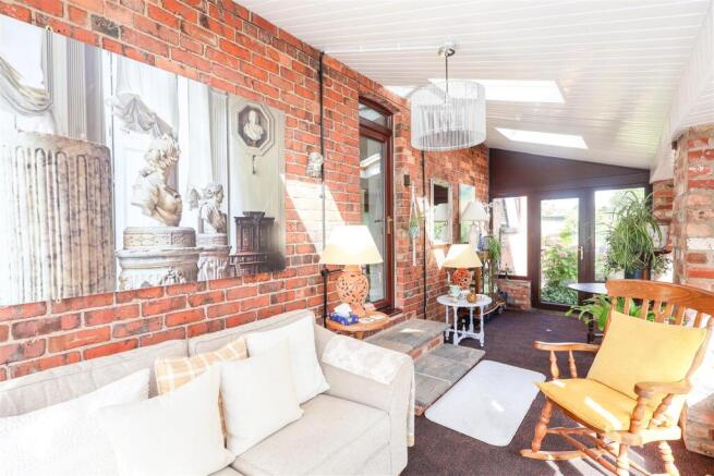 2 bed Semi-Detached for sale Image 12