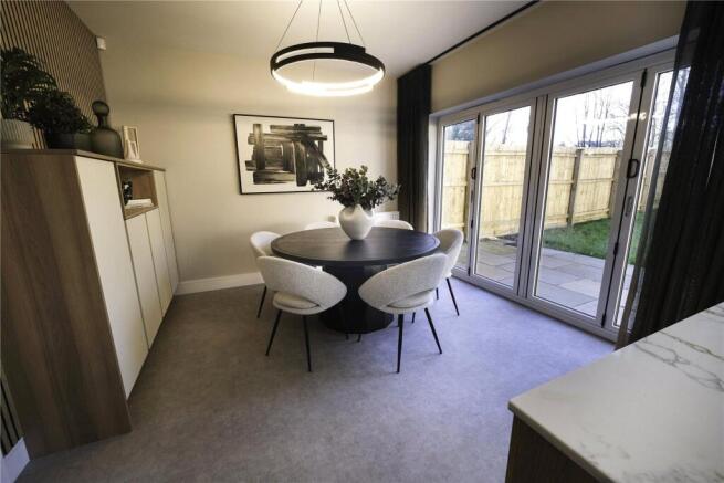 5 bed Link Detached House for sale Image 6