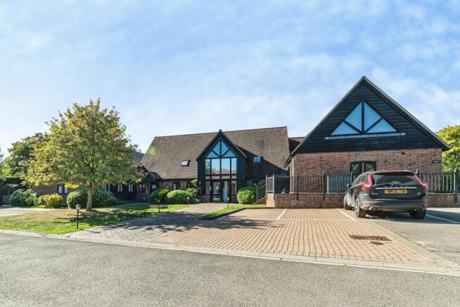 Minchens Lane, Bramley, Tadley, Hampshire, RG26 photo 4