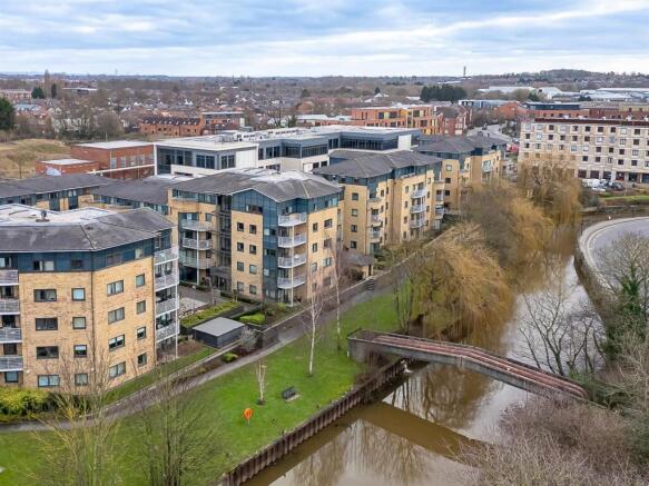 2 bed Apartment to rent Image 3