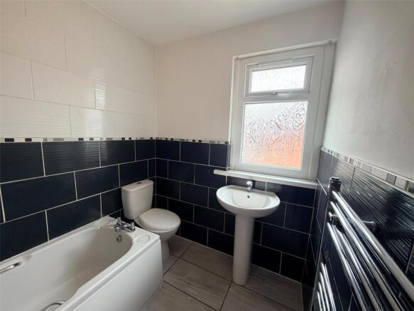 3 bed Terraced to rent Image 10
