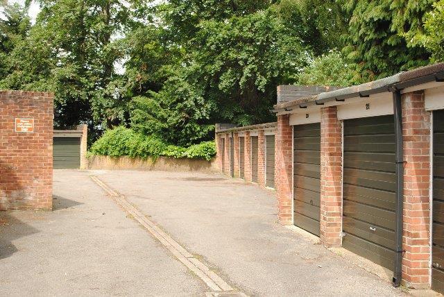 3 BIRKDALE GARAGE_64