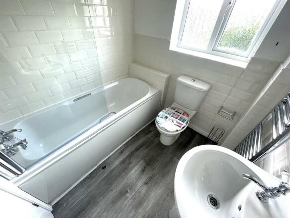 FAMILY BATHROOM