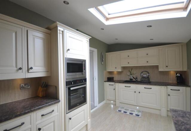 4 kitchen.jpg