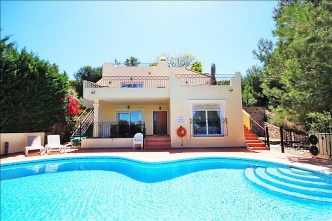 Pool to Villa