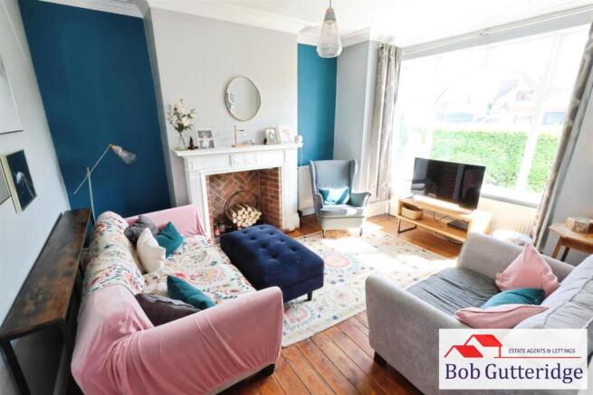 BAY FRONTED LOUNGE