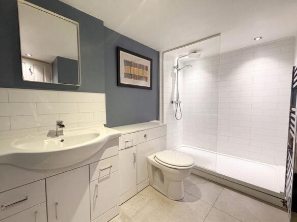 2 bed Flat for sale Image 8