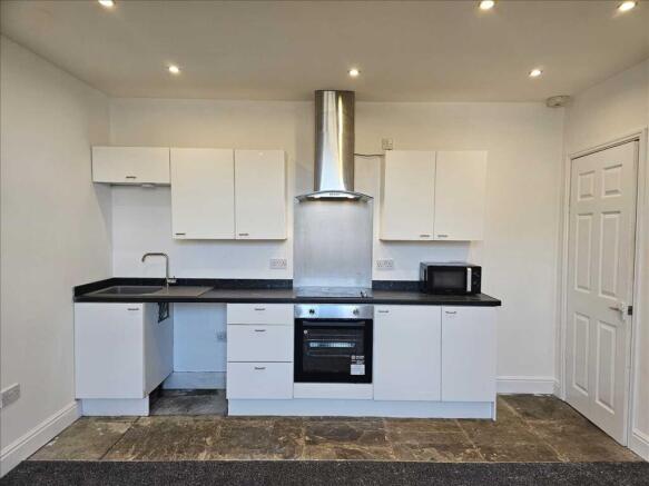 2 bed End of Terrace to rent Image 4