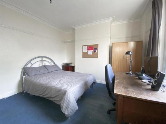 5 bed House to rent Image 6