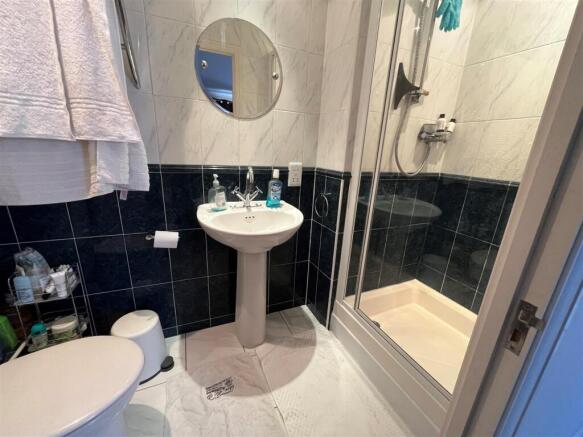 En suite bathroom.jpg