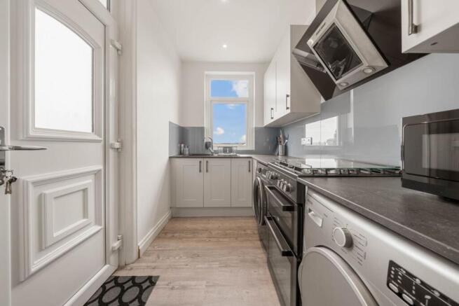 4 bed Semi-Detached for sale Image 11