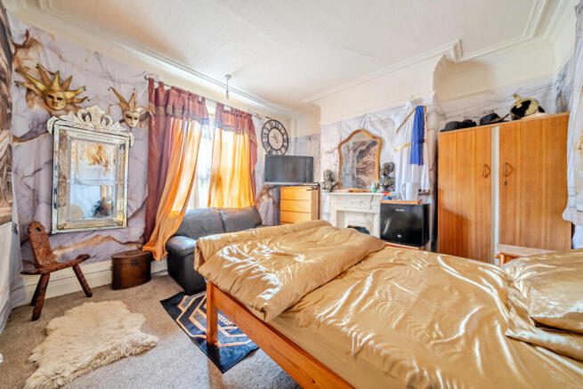 6 bed Semi-Detached for sale Image 7
