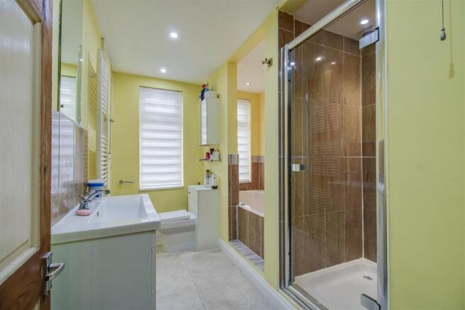 4 bed Detached for sale Image 12