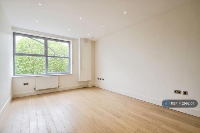 Bright And Spacious Reception Room