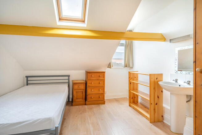 8 bed Town House for sale Image 11
