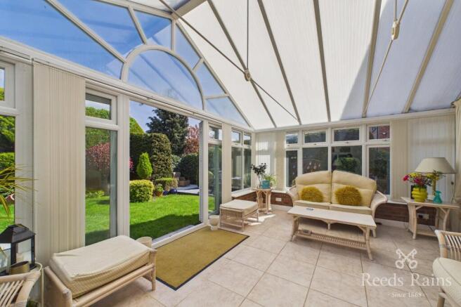 5 bed Detached for sale Image 10