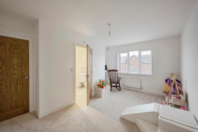 4 bed Detached for sale Image 12