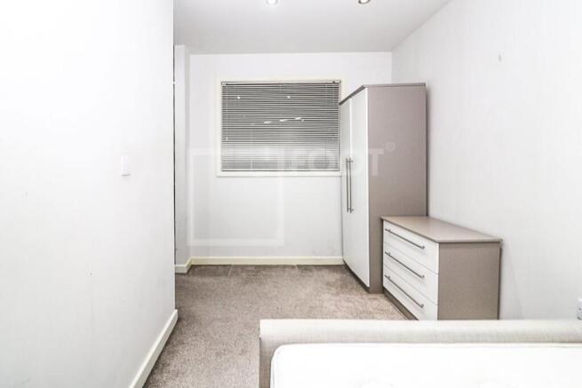 1 bed Apartment to rent Image 12